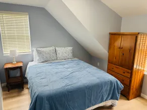 Charming upstairs retreat - Image 4