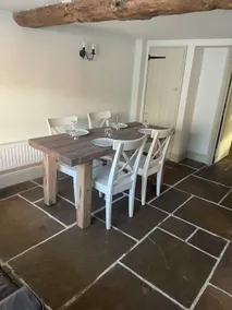 Chocolate box cottage in Downton - Image 3