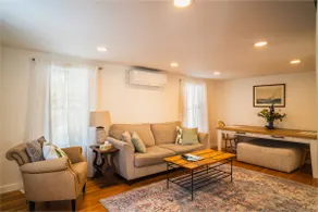 Renovated Bangor farm house with large backyard - Image 3