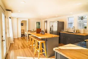 Renovated Bangor farm house with large backyard - Image 2