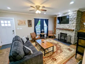Historic Tin Shop-3BR/3BA Wedding & Family Retreat - Image 3