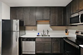 Modern 25th Floor High-Rise - Free Parking & Pool! - Image 5