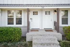 Private, Updated Townhouse in DT Apex - Image 2
