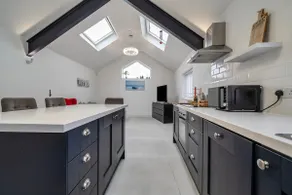 Modern Seaside Cottage - Sleeps 5 - Image 3