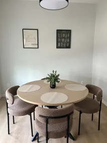 Home in South Calgary– Sleeps 6 + Private Garage! - Image 5