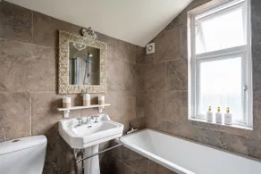 Peaceful Broadstairs Flat near Beach & Town with Parking - Image 4