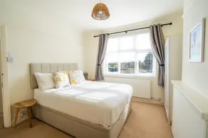 Peaceful Broadstairs Flat near Beach & Town with Parking - Image 2
