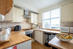 Peaceful Broadstairs Flat near Beach & Town with Parking - Image 3
