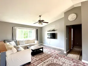 Cozy & neat 4BR / Free parking - Image 2