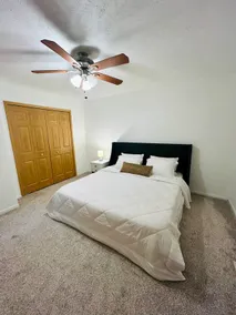 Cozy & neat 4BR / Free parking - Image 4