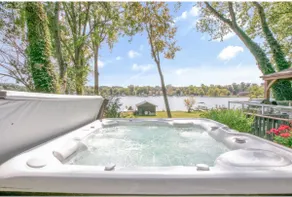 Lakefront Luxury Retreat on Donnell Lake - Image 3
