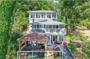 Lakefront Luxury Retreat on Donnell Lake - Image 2