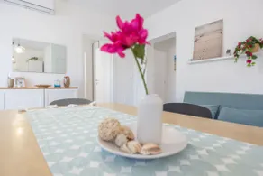 3BR Apt 50m Beach, Ensuite Baths + Parking - Image 4