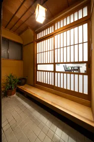 Private Showa home next to Toshogu Shrine - Image 2