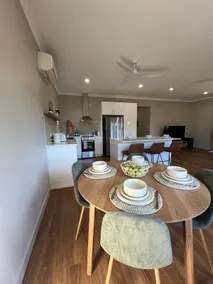 Amazing south side house just a short walk to CBD - Image 3