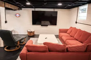 The Railway Retreat - Downtown Sylvania - Image 4
