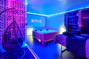 Ôspa Zen-Suite Private Spa, Video Projector, Parking - Image 4
