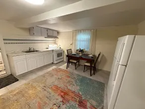 Basement Large Studio Apartment - Image 4