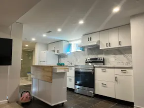 Charming High Park Retreat: Subway, Restaurants - Image 4