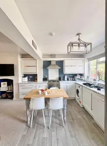 Bright Character home | Cosy Retreat by town/park - Image 3
