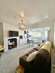 Bright Character home | Cosy Retreat by town/park - Image 2