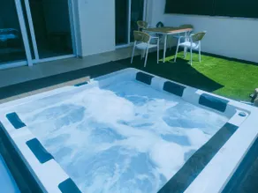 EriZen Jacuzzi Suites - Image 4
