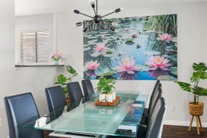 Cheerful 4 bedroom home in serene neighborhood - Image 2