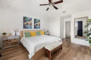 Cheerful 4 bedroom home in serene neighborhood - Image 4