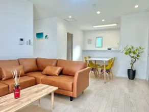 Uruma, Okinawa. Accommodates up to 9 people. BBQ. 1-minute walk to a natural beach. Comfortable stay in a spacious 3-room accommodation. - Image 5