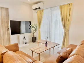 Uruma, Okinawa. Accommodates up to 9 people. BBQ. 1-minute walk to a natural beach. Comfortable stay in a spacious 3-room accommodation. - Image 3