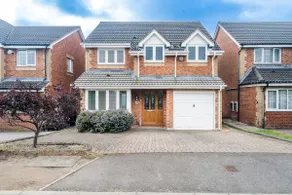 Halsey 4-Bed Luxury in Hemel: Business and Retreat - Image 2