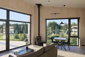 Black Hole | Pine House + Free Jacuzzi - Image 3