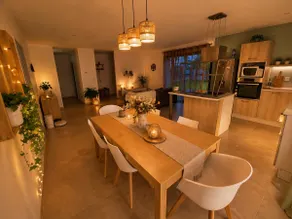 Modern, quiet house with garden - Image 2