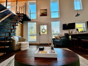 3 BR Retreat Near Hot Springs & Lakes - Image 2