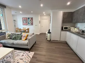 Modern 1 bed flat by Acton Town - Image 3