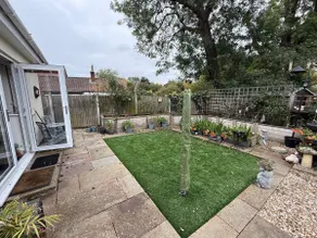 Private Dog-Friendly Bungalow with Garden - Image 4