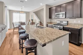 Stylish 3br 3 Bth w fireplace - Image 2