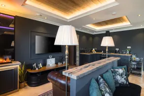 The Deluxe Suite • Royal Comfort - Image 5