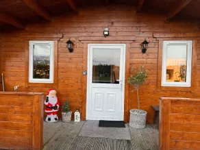 Cosy Cabin - Image 2