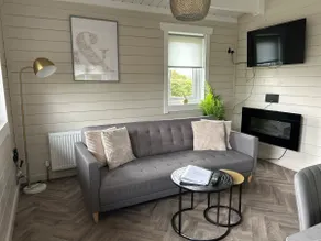 Cosy Cabin - Image 3