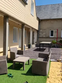 House with garden - Image 3