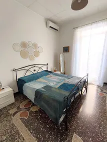 Pet-friendly, private courtyard, quiet and serviced - Image 5