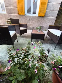Pet-friendly, private courtyard, quiet and serviced - Image 2