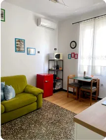 Pet-friendly, private courtyard, quiet and serviced - Image 3