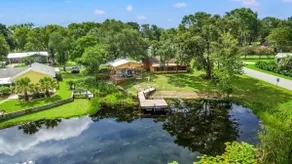 The Island House on Lake Weir - Image 2