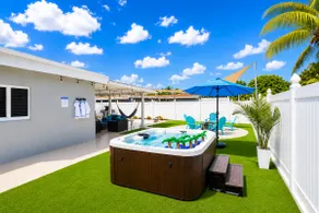 BaliBlue House + Hot Tub / Fire Pit / Mini Golf / Hard Rock - Image 2