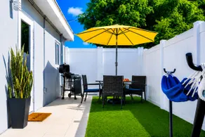 Modern Apt + Relaxing Patio/BBQ/Hammock/Hard Rock - Image 5