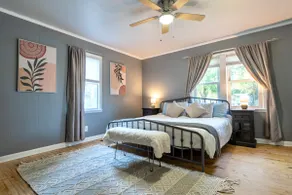 Cozy Pet-Friendly Home with Fire pit and King Beds - Image 5