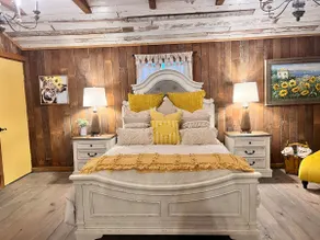 Cozy Bismarck Inn - Image 2