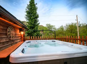 Creekside Mountain Getaway with Hot Tub - Image 3